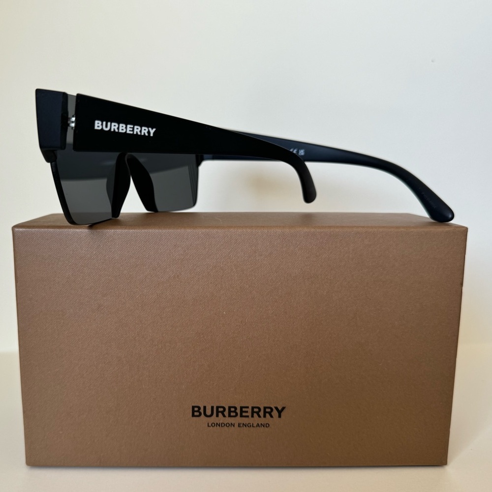 Burberry Black Rectangular Sunglasses - Picture 3 of 4